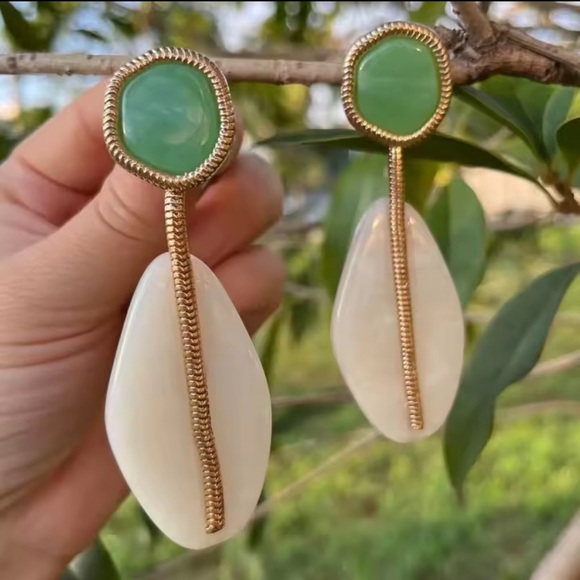 Zara Geometric Resin Earrings - Picture 7 of 7